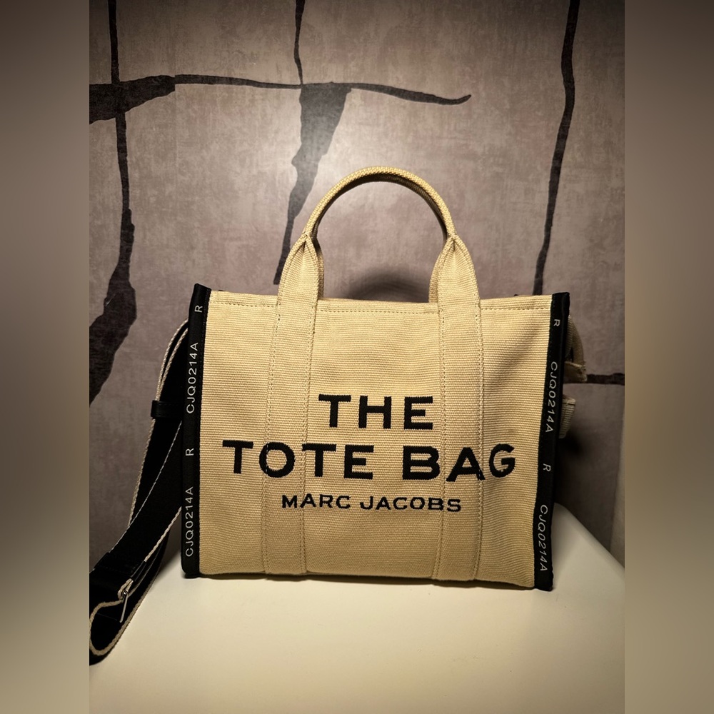 THE JACQUARD MEDIUM TOTE BAG